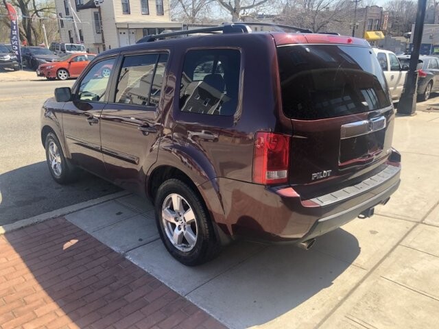 2011 Honda Pilot in Belleville, NJ 07109-2923 - 1374810 5
