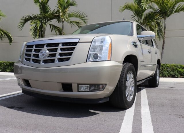 2009 Cadillac Escalade in Pompano Beach, FL 33064 - 1387378 23