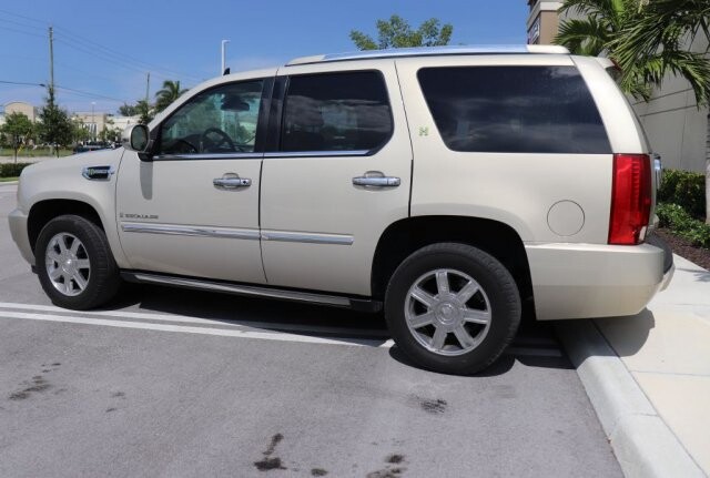 2009 Cadillac Escalade in Pompano Beach, FL 33064 - 1387378 30