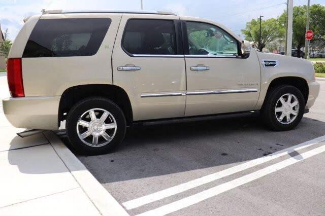 2009 Cadillac Escalade in Pompano Beach, FL 33064 - 1387378 25