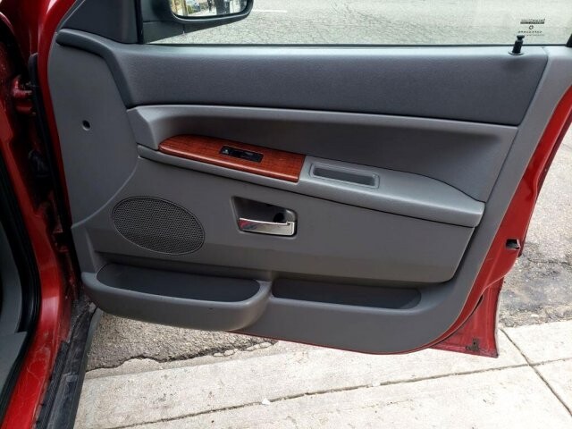 2005 Jeep Grand Cherokee in Belleville, NJ 07109-2923 - 1488453 34