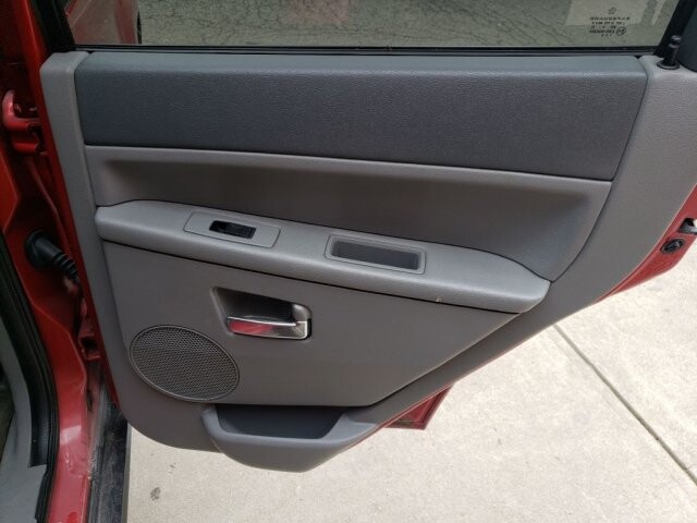 2005 Jeep Grand Cherokee in Belleville, NJ 07109-2923 - 1488453 38