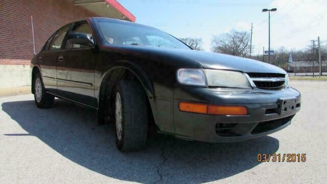 1998 Nissan Maxima in Madison, TN 37115 - 1585641 2