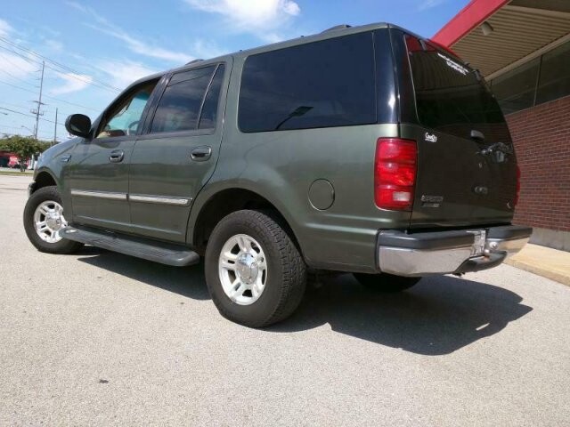 2001 Ford Expedition in Madison, TN 37115 - 1585703 3