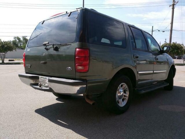 2001 Ford Expedition in Madison, TN 37115 - 1585703 4