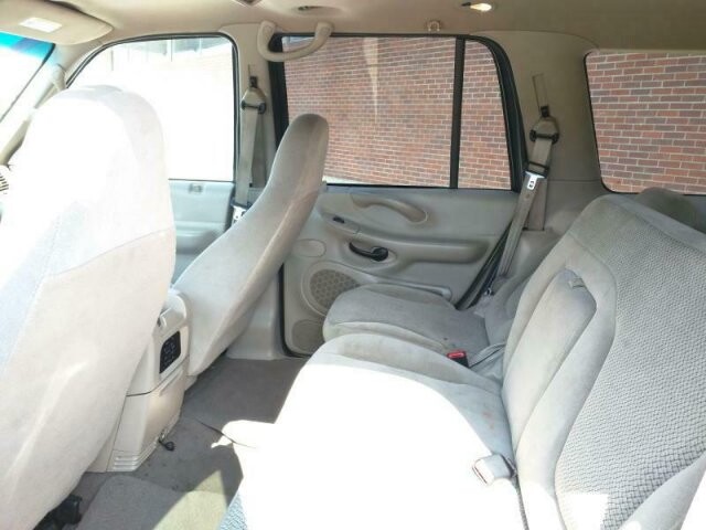 2001 Ford Expedition in Madison, TN 37115 - 1585703 7