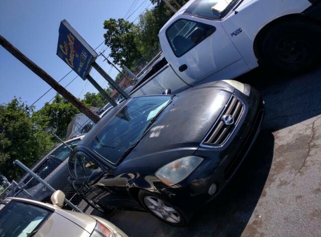 2002 Nissan Altima in Madison, TN 37115 - 1585917 4