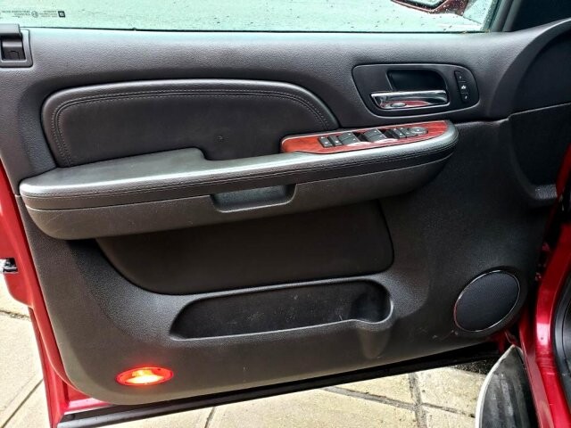 2008 Cadillac Escalade in Belleville, NJ 07109-2923 - 1589277 69