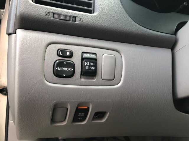 2009 Toyota Sienna in Belleville, NJ 07109-2923 - 942362 106