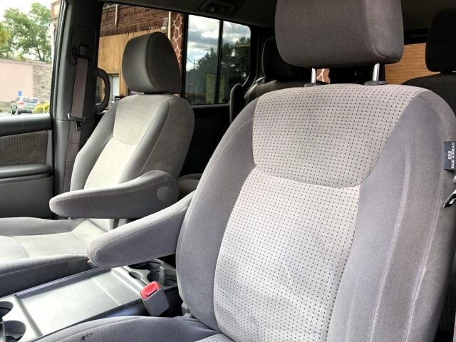 2009 Toyota Sienna in Belleville, NJ 07109-2923 - 942362 52