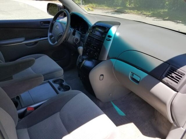 2009 Toyota Sienna in Belleville, NJ 07109-2923 - 942362 169