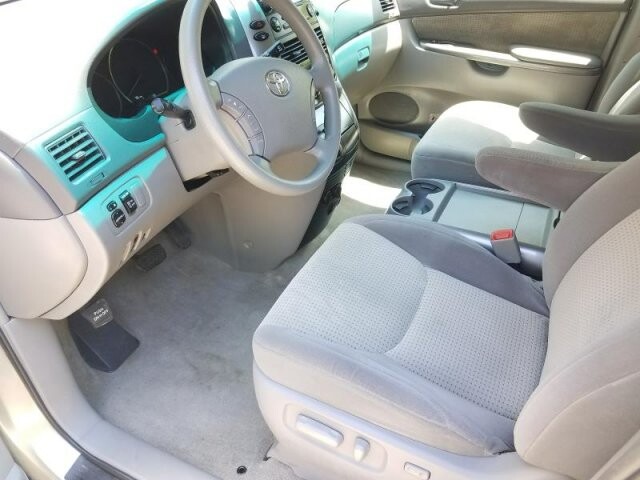 2009 Toyota Sienna in Belleville, NJ 07109-2923 - 942362 124