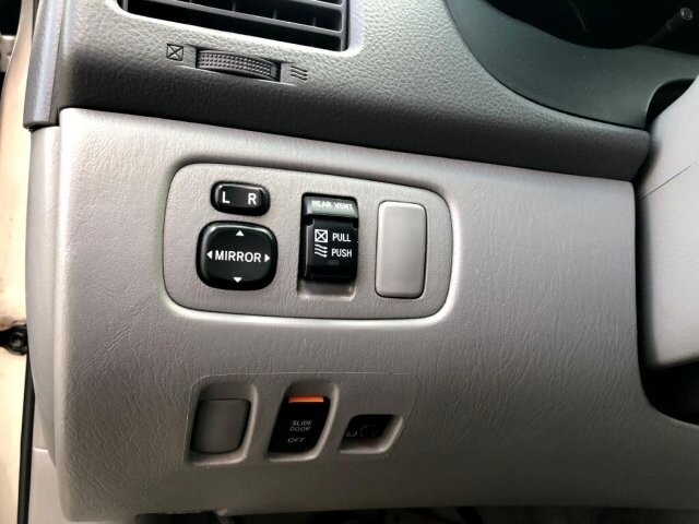 2009 Toyota Sienna in Belleville, NJ 07109-2923 - 942362 63