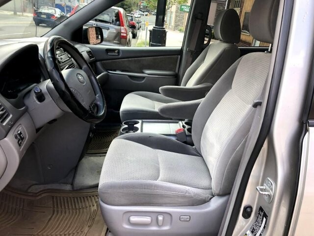 2009 Toyota Sienna in Belleville, NJ 07109-2923 - 942362 50