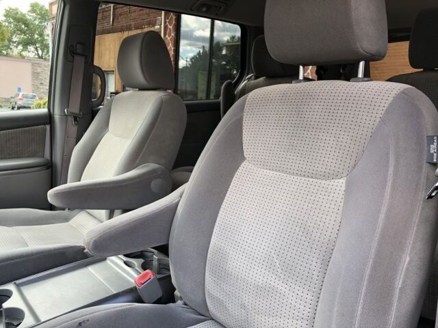 2009 Toyota Sienna in Belleville, NJ 07109-2923 - 942362 70