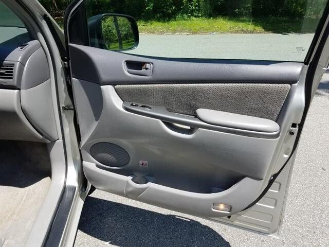 2009 Toyota Sienna in Belleville, NJ 07109-2923 - 942362 143