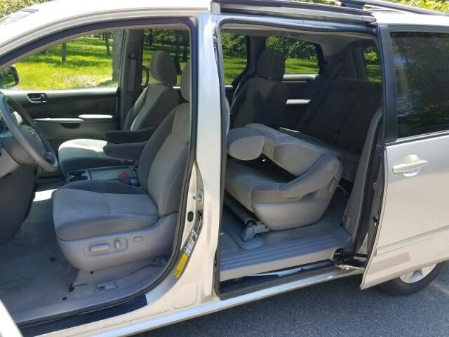 2009 Toyota Sienna in Belleville, NJ 07109-2923 - 942362 180