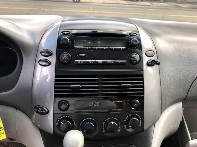 2009 Toyota Sienna in Belleville, NJ 07109-2923 - 942362 54