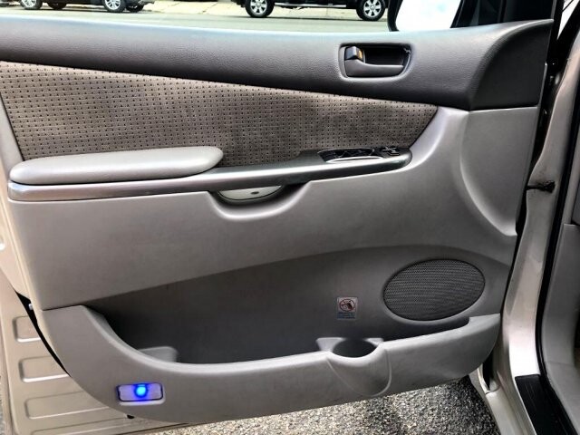 2009 Toyota Sienna in Belleville, NJ 07109-2923 - 942362 49