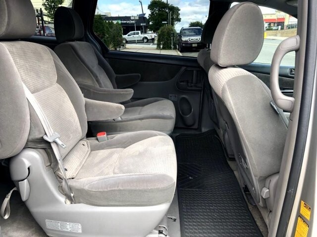 2009 Toyota Sienna in Belleville, NJ 07109-2923 - 942362 41