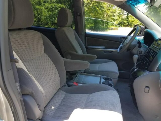 2009 Toyota Sienna in Belleville, NJ 07109-2923 - 942362 170