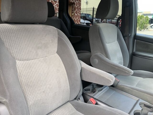 2009 Toyota Sienna in Belleville, NJ 07109-2923 - 942362 68