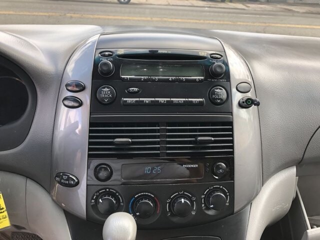 2009 Toyota Sienna in Belleville, NJ 07109-2923 - 942362 104