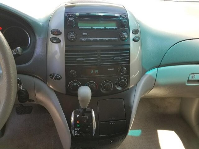 2009 Toyota Sienna in Belleville, NJ 07109-2923 - 942362 132