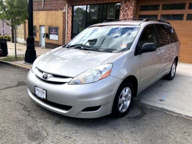 2009 Toyota Sienna in Belleville, NJ 07109-2923 - 942362 30