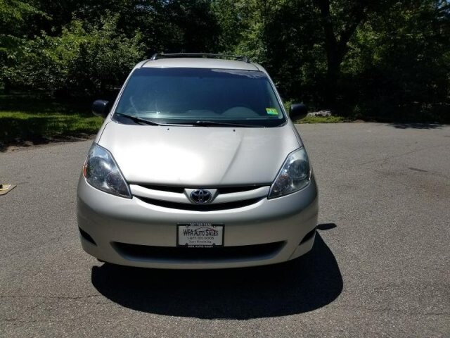 2009 Toyota Sienna in Belleville, NJ 07109-2923 - 942362 110