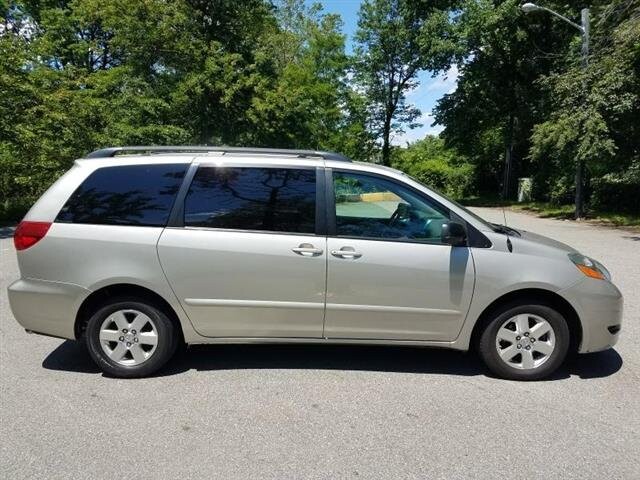 2009 Toyota Sienna in Belleville, NJ 07109-2923 - 942362 139