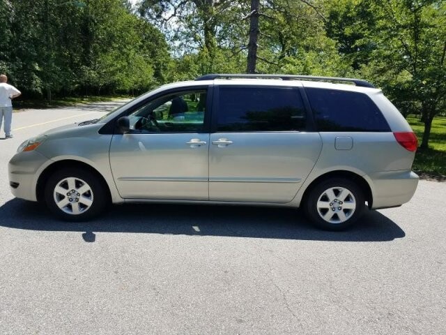 2009 Toyota Sienna in Belleville, NJ 07109-2923 - 942362 112