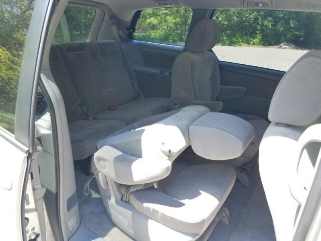 2009 Toyota Sienna in Belleville, NJ 07109-2923 - 942362 173