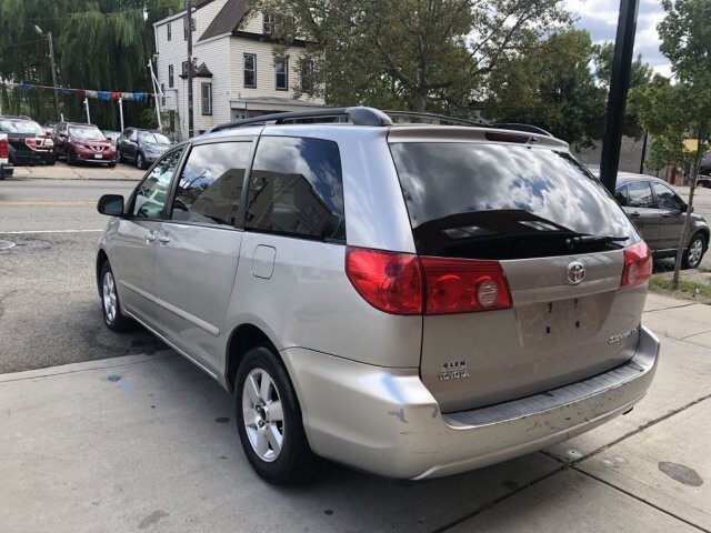 2009 Toyota Sienna in Belleville, NJ 07109-2923 - 942362 88