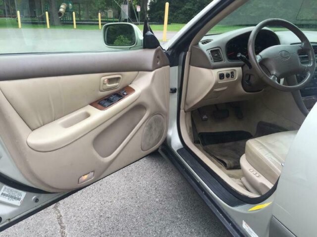 1998 Lexus ES 300 in Madison, TN 37115 - 984857 19