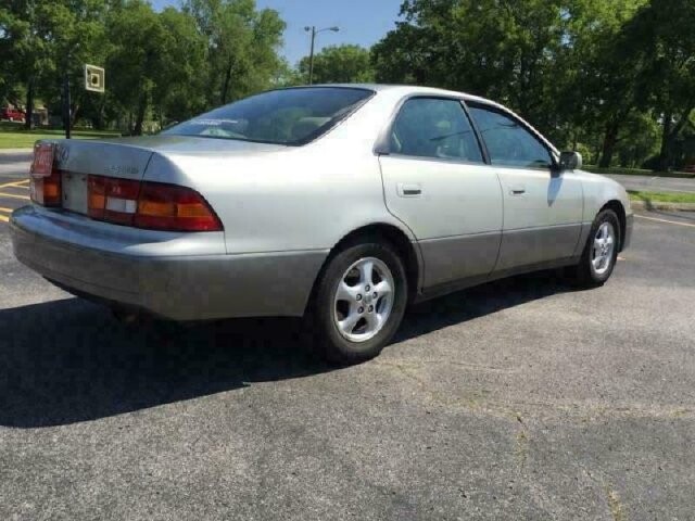 1998 Lexus ES 300 in Madison, TN 37115 - 984857 5