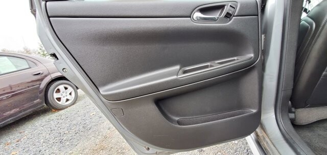 2009 Chevrolet Impala in Littlestown, PA 17340 - 1113024 22