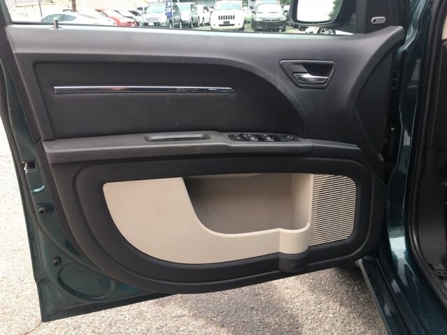 2009 Dodge Journey in Belleville, NJ 07109-2923 - 1141137 19
