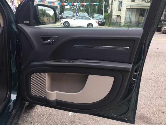 2009 Dodge Journey in Belleville, NJ 07109-2923 - 1141137 9
