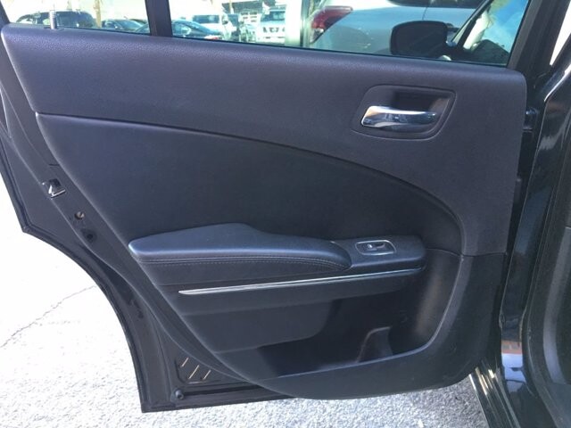 2013 Dodge Charger in Belleville, NJ 07109-2923 - 1171003 16