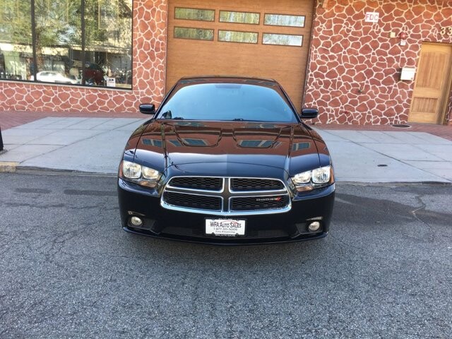 2013 Dodge Charger in Belleville, NJ 07109-2923 - 1171003 3