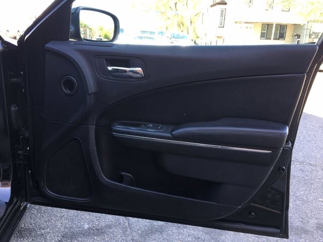 2013 Dodge Charger in Belleville, NJ 07109-2923 - 1171003 10