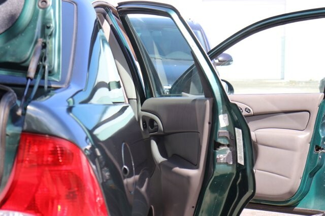 2001 Ford Focus in Pompano Beach, FL 33064 - 1246750 10