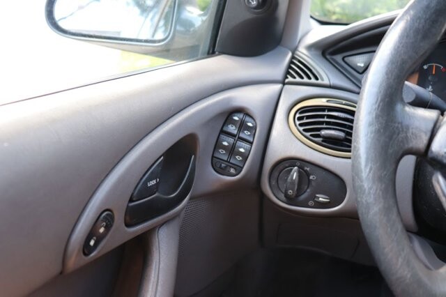 2001 Ford Focus in Pompano Beach, FL 33064 - 1246750 14