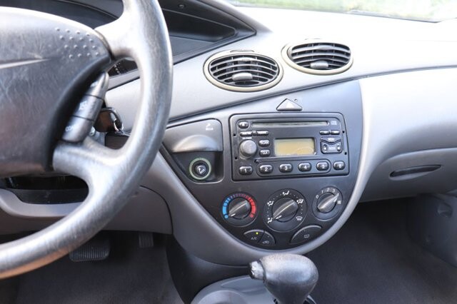 2001 Ford Focus in Pompano Beach, FL 33064 - 1246750 13