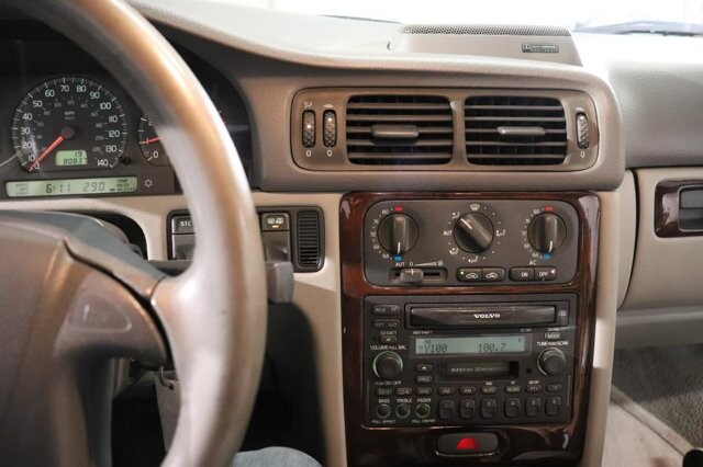 2004 Volvo C70 in Pompano Beach, FL 33064 - 1256319 11