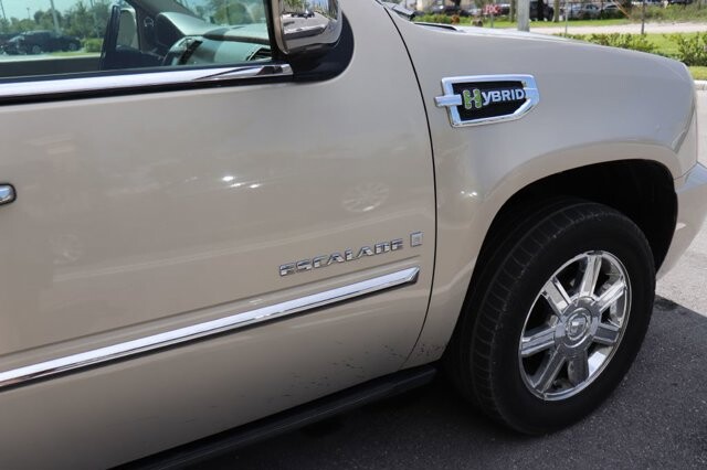 2009 Cadillac Escalade in Pompano Beach, FL 33064 - 1387378 10