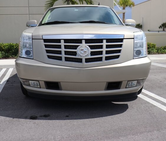 2009 Cadillac Escalade in Pompano Beach, FL 33064 - 1387378 5
