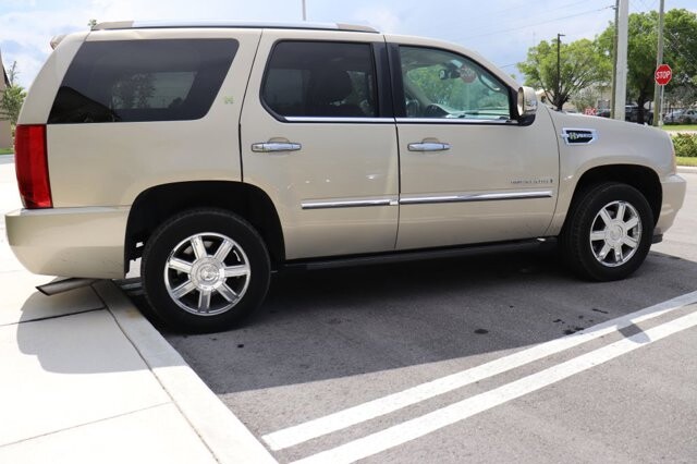 2009 Cadillac Escalade in Pompano Beach, FL 33064 - 1387378 7