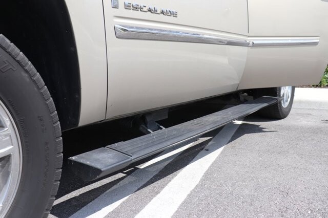 2009 Cadillac Escalade in Pompano Beach, FL 33064 - 1387378 11